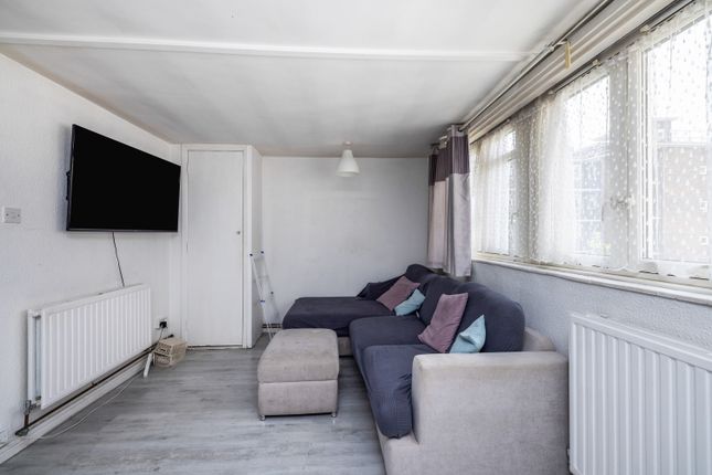 Flat 24, St. Marks House, Phelp Street, London photo 3
