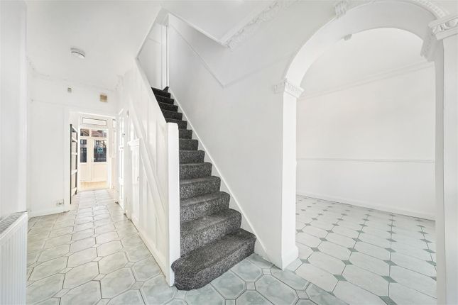 286, Staines Road, Ilford photo 2