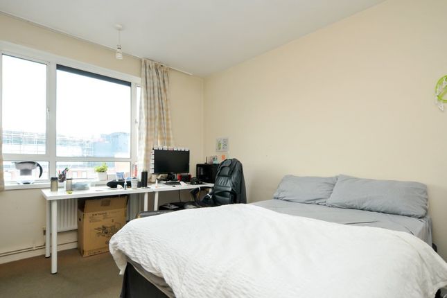 47 Blemundsbury, Dombey Street, Holborn photo 3
