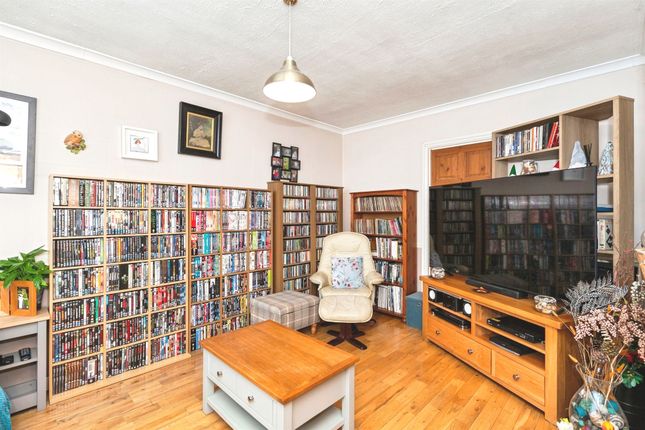 24, Lower Lees Road, SLOUGH photo 4