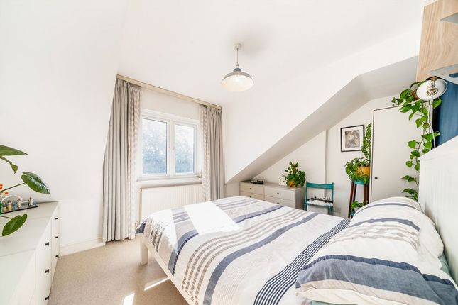 Flat 5, 26, Perryn Road, London photo 4