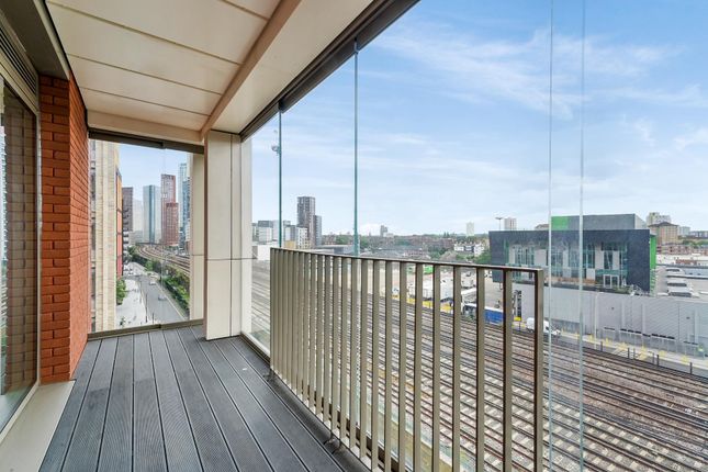 25 Montrose Building 4, Malthouse Road, London photo 5