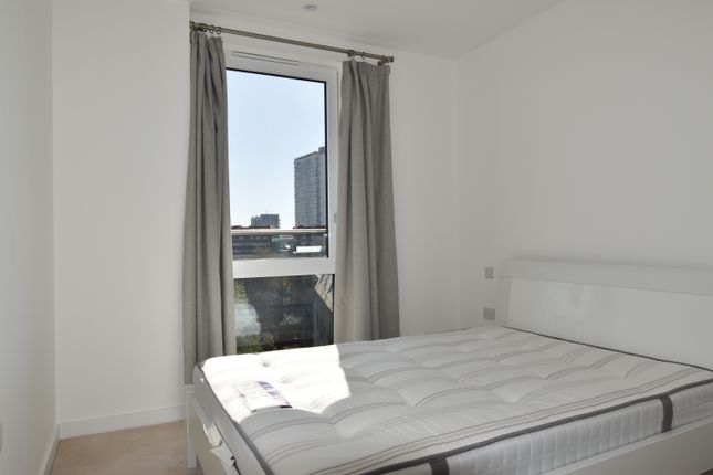 Flat to rent in Ashton Reach, London