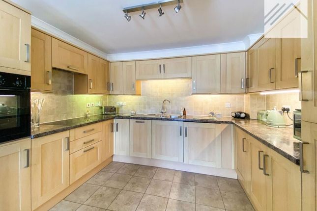 Flat 12 - 120, Long Road, Canvey Island photo 3