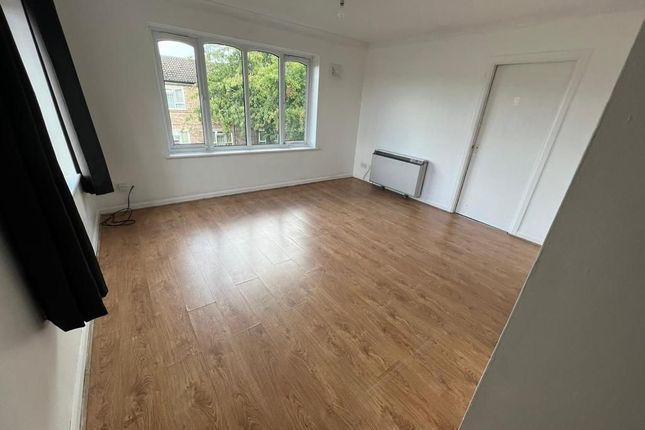 Flat for sale in Elm Court, Ashcroft Road, Luton