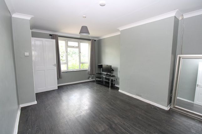 8a, Long Lane, Stevenage photo 4