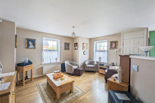 Flat for sale in Kings Park, Leigh