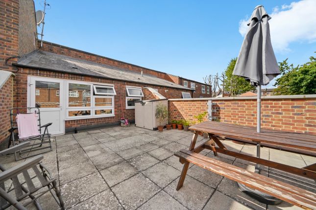Flat for sale in Firs Close18 Firs Close, London