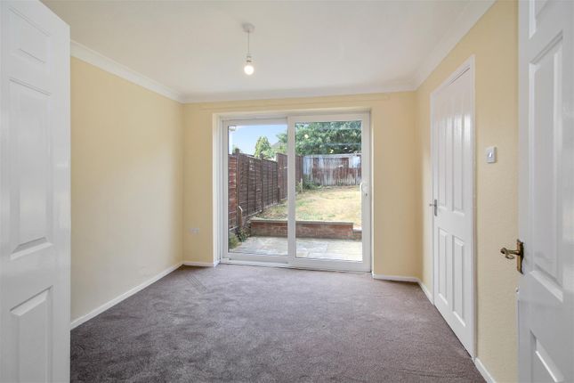 9, Torrington Crescent, Wellingborough photo 4
