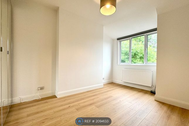 Thumbnail Room to rent in Queens Avenue, London
