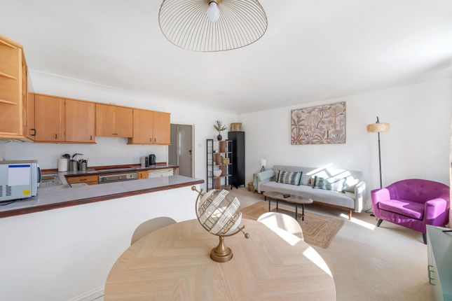 13 - 15,Flat D, Gloucester Street, London photo 4