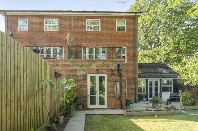 56, Attwood Drive, Reading photo 4