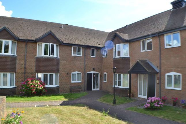 Thumbnail Flat For Sale In Ferndale Court Thatcham Thumbnail Flat For Sale In Ferndale Court Thatcham