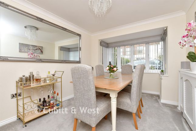 22, Greenacres, Lower Kingswood photo 3