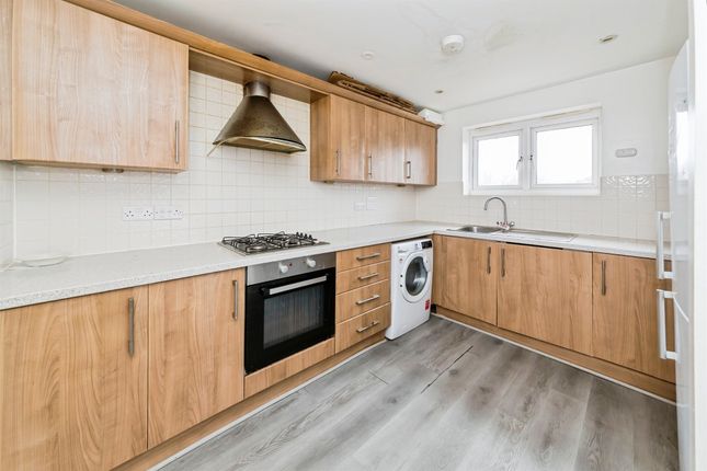 19, Copeland House, Rathlin Road, Crawley photo 2