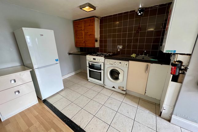 65, Cranford Lane, Hounslow photo 3