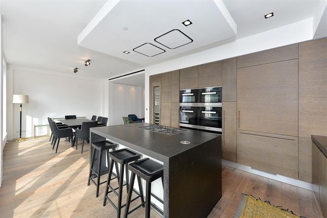 Flat 9, 24, Buckingham Gate, London photo 2