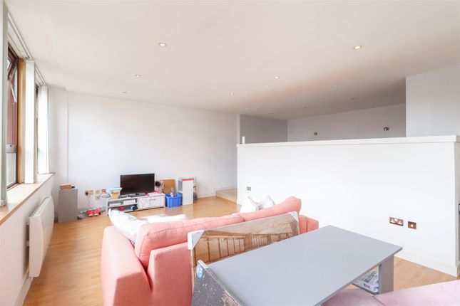 1-bed flat on 412 Metropolitan Apartments, Lee Circle, Leicester, £63,000