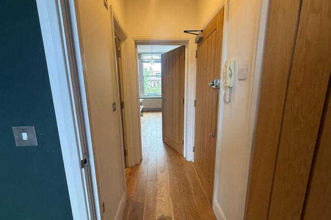 Flat 2, 38, East Dulwich Road, London photo 2