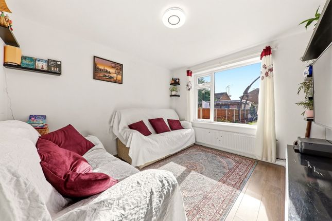33, Glencoe Gardens, Leeds photo 3