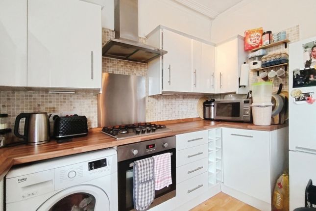 Flat 4, 19, Western Elms Avenue, Berkshire photo 4
