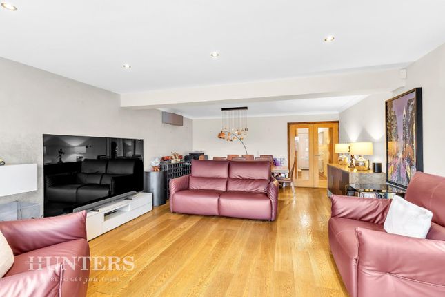 6, Brookhill Close, Saddleworth photo 4