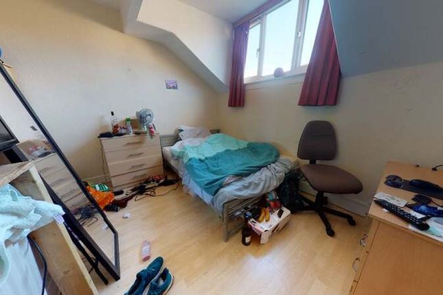Burley Lodge Road Hyde Park, Leeds photo 5