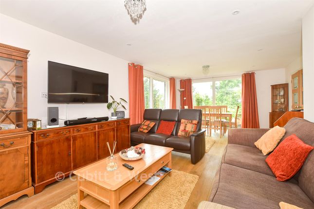 Sandrocks Lodge, Rocky Lane, Haywards Heath photo 2
