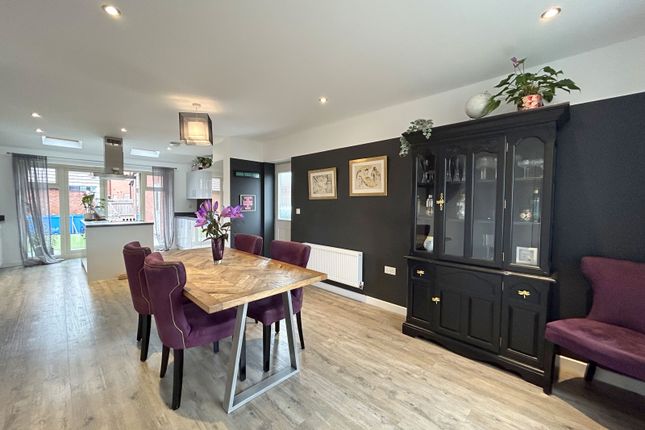 16 Snapdragon Close, Walton Cardiff, Tewkesbury photo 3