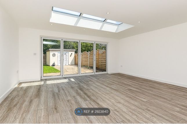 Dedworth Drive, Windsor photo 3