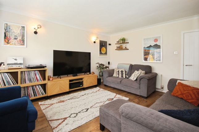 73, Mullard Drive, Leamington Spa photo 2