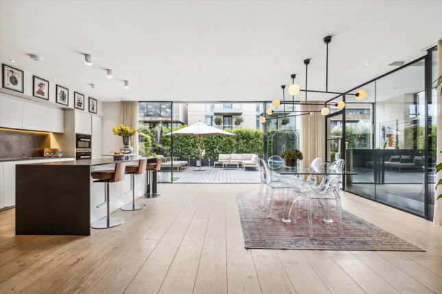 Flat for sale in Radstock Street, London