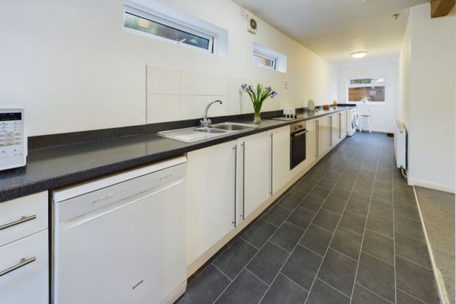 60, Sandringham Drive, Nottingham photo 2
