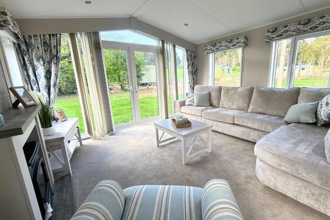 Carnaby Lakehouse Lodge, Akebar Park Country Park, Leyburn photo 3