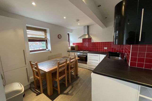 25, Kelso Heights, Leeds photo 3