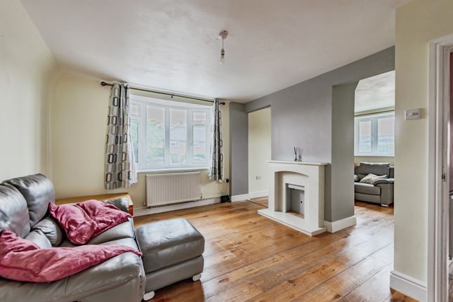 2, Radstock Way, Redhill photo 4