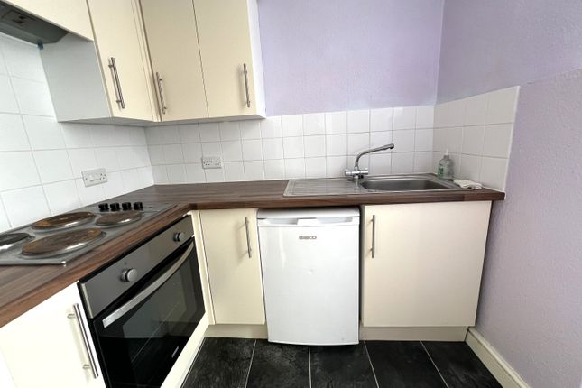 Flat to rent in South View, Teignmouth