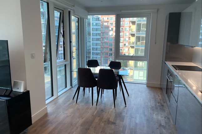 Apartment 85, Discovery House, London photo 4