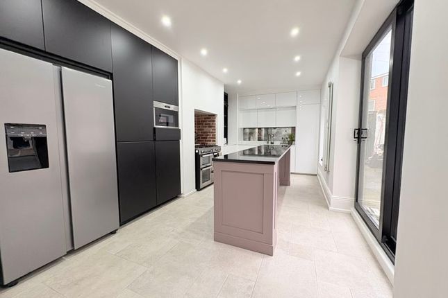 6, Oxford Street, Whitley Bay photo 2