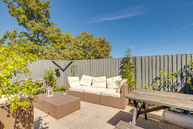 2-bed flat on Flat C, 326, Kilburn High Road, London, £400,000