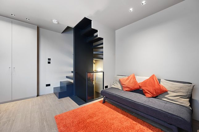 Town house to rent in Pottery Lane, London