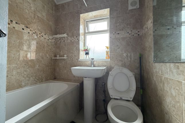 99, Lansbury Drive, HAYES photo 4