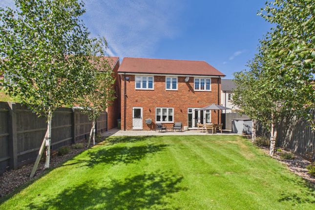 13, Morlands Drive, Aylesbury photo 3