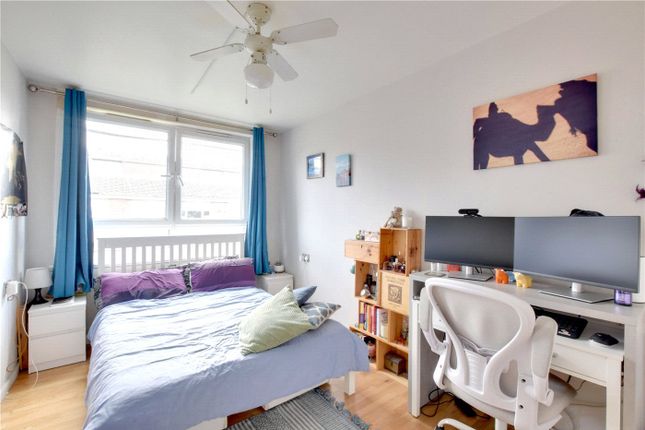 Flat to rent in Armitage Road, Greenwich, London