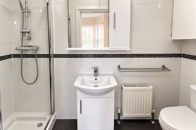 Room 5, 15, Warren Road, Kent photo 4