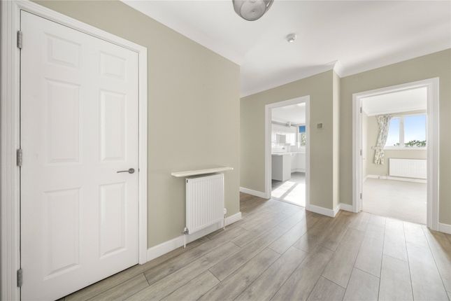 Flat 8, Beckworth Place, 50, Oatlands Drive, Surrey photo 3