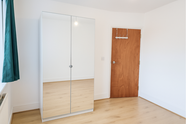Rooms For Working Individuals - Suitable For Ladies