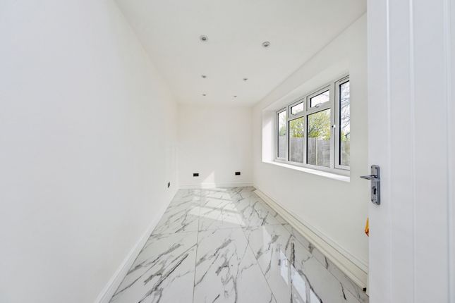 5, Bletchley Road, Buckinghamshire photo 3
