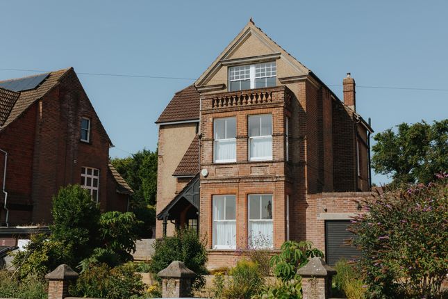 3 Gilbert Road, St. Leonards-on-Sea photo 2