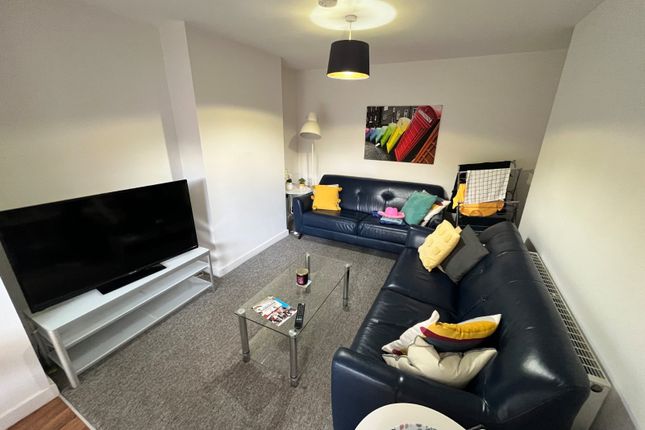 Room 6,, 69 Moseley Wood Gardens, Leeds photo 5
